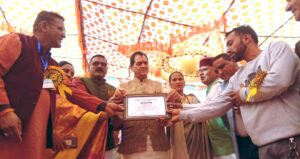 Jaunpur Mahotsav Cabinet Minister Premchand Aggarwal who cherishes his folk culture and is a symbol of unity