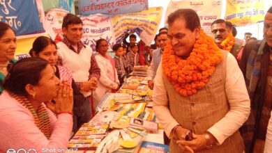 Jaunpur Mahotsav Cabinet Minister Premchand Aggarwal who cherishes his folk culture and is a symbol of unity. 2