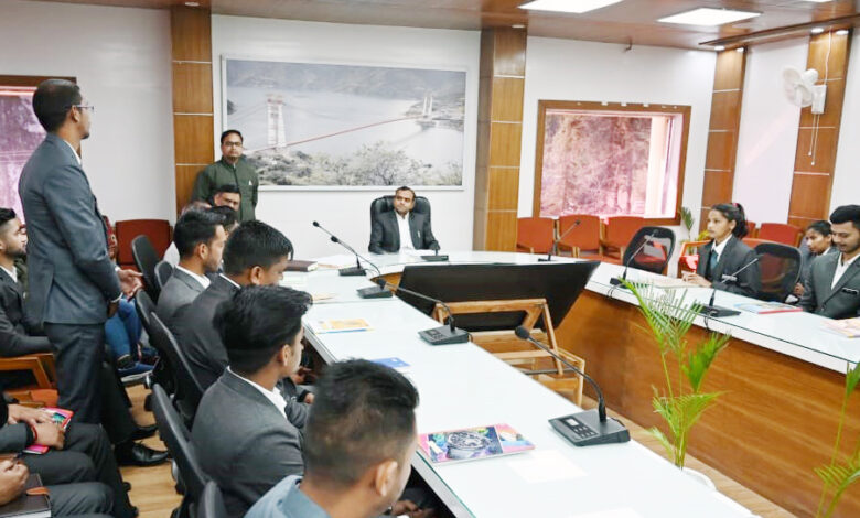 Necessary suggestions given by the District Magistrate regarding training of Patwari trainers