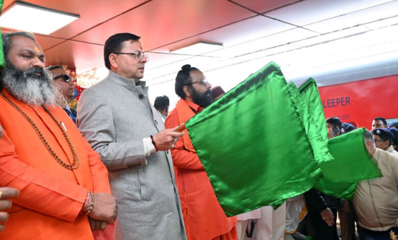 Chief Minister flags off Haridwar to Ayodhya Aastha special train