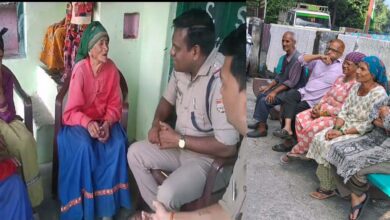 Police station Kempty met senior citizens made them aware about security and cyber crime