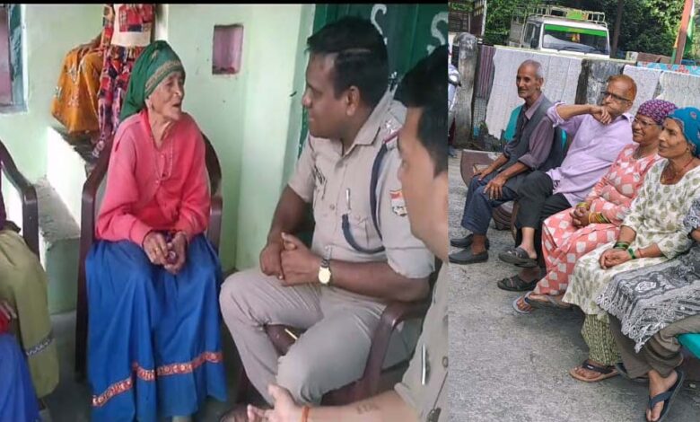 Police station Kempty met senior citizens made them aware about security and cyber crime