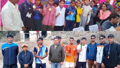 Grand closing of Khel Mahakumbh in Thatur winning players got honours