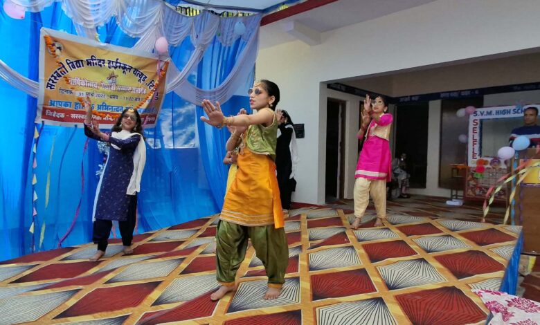 Saraswati Vidya Mandir Thatyuds annual function concluded with great pomp meritorious students were honoured