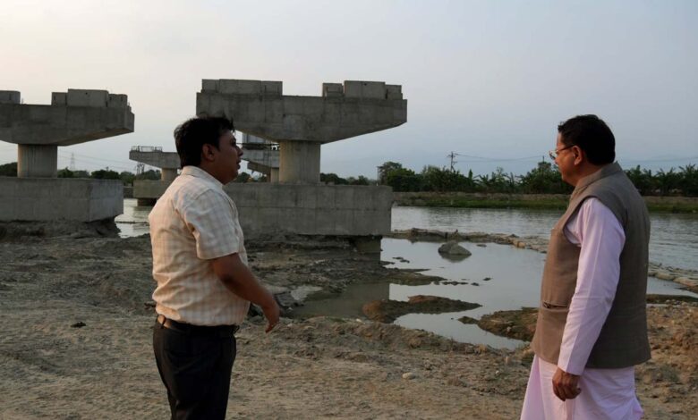 Chief Minister inspected the road under construction on Indo Nepal border